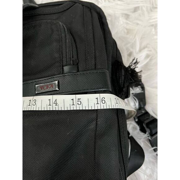 Tumi Alpha 2 Compact Large Screen Laptop Briefcase - Picture 13 of 16